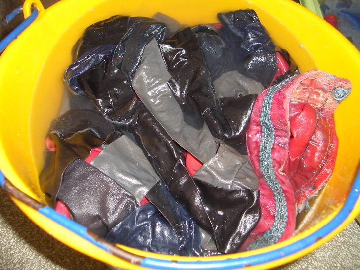 Personaggio 7 parrticolare del vestito durante il restauro